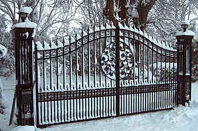 Estate Gates with steel Pillars